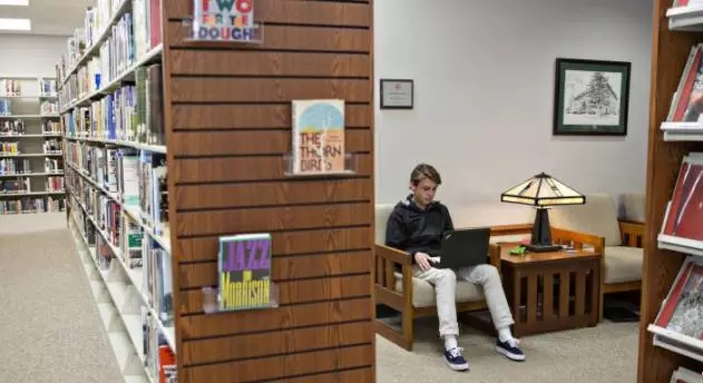 查密納德預(yù)備中學5.webp.jpg 查密納德預(yù)備中學5.webp.jpg