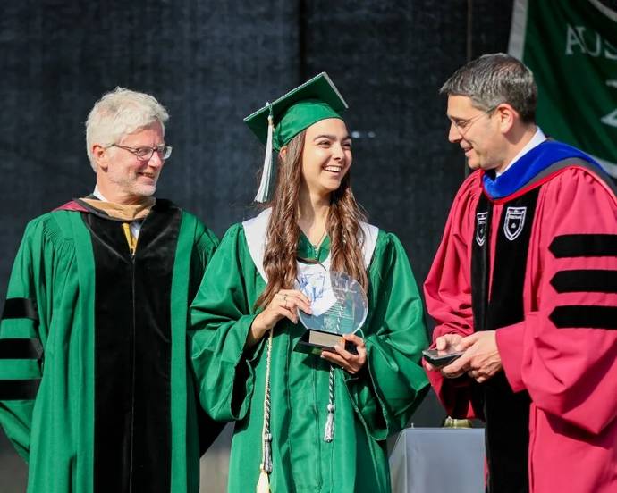 Grad_1stEdit_22_1.webp (1).jpg Grad_1stEdit_22_1.webp (1).jpg