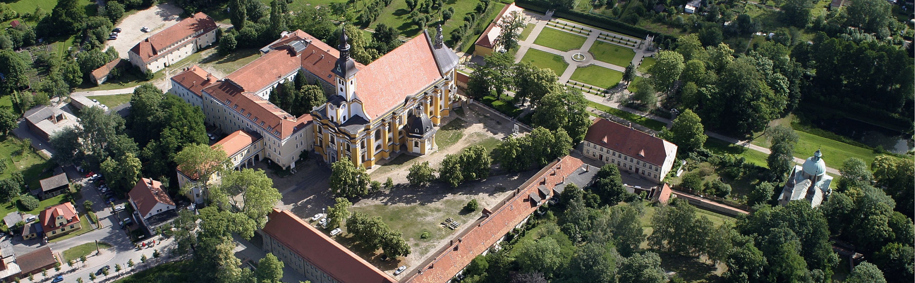 新澤爾高級文理中學(xué)-0002.jpg 新澤爾高級文理中學(xué)-0002.jpg